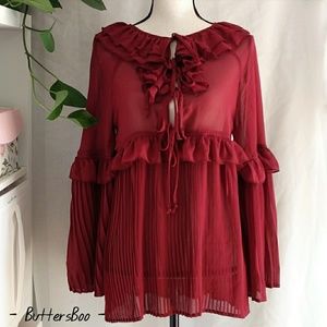 CLEARANCE! NWT ROMEO & JULIET COUTURE PLEATED WOVEN TOP